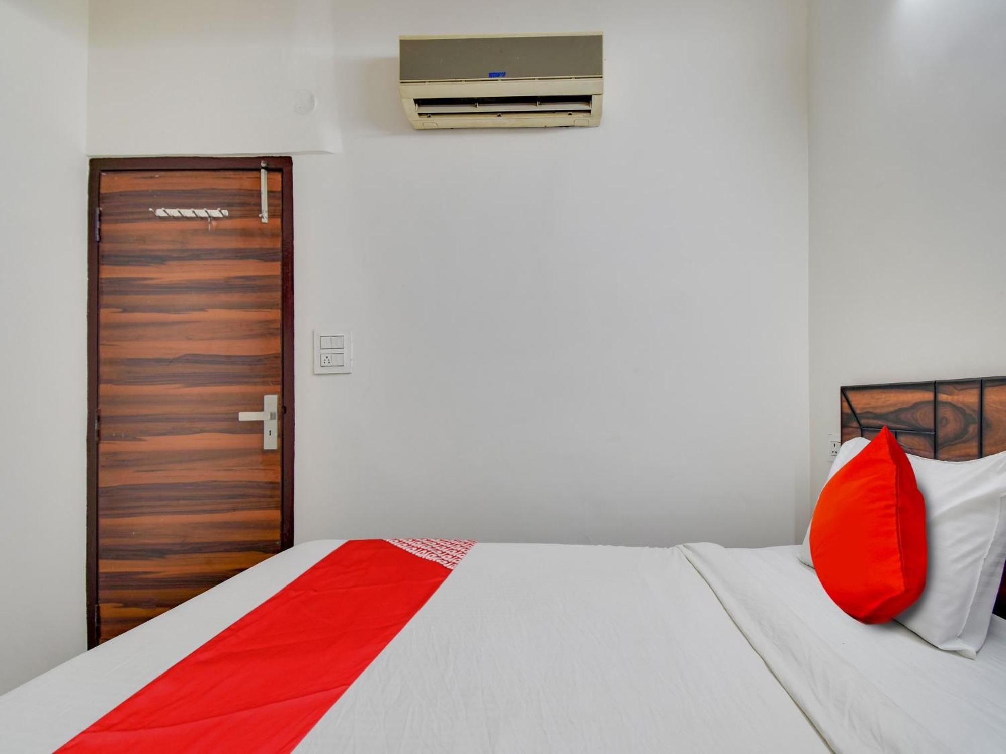 Hotel O Dream Palace Nuova Delhi Esterno foto